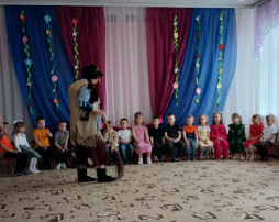 "Вот и стали мы взрослее" "Вот и стали мы взрослее".
